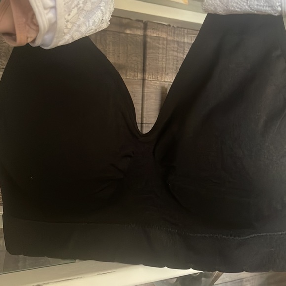 ❤️NEW!!!❤️ Delta Burke Intimate 3 pack Seamless Bra with removable pads. - Picture 10 of 10